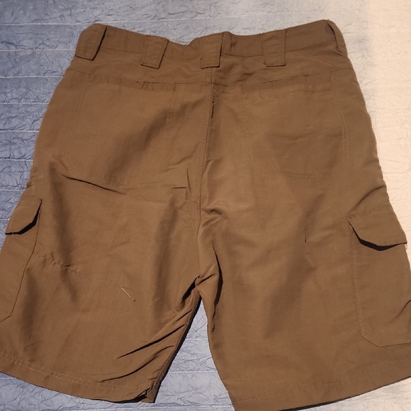Men's Brown Cargo Shorts - Picture 3 of 4